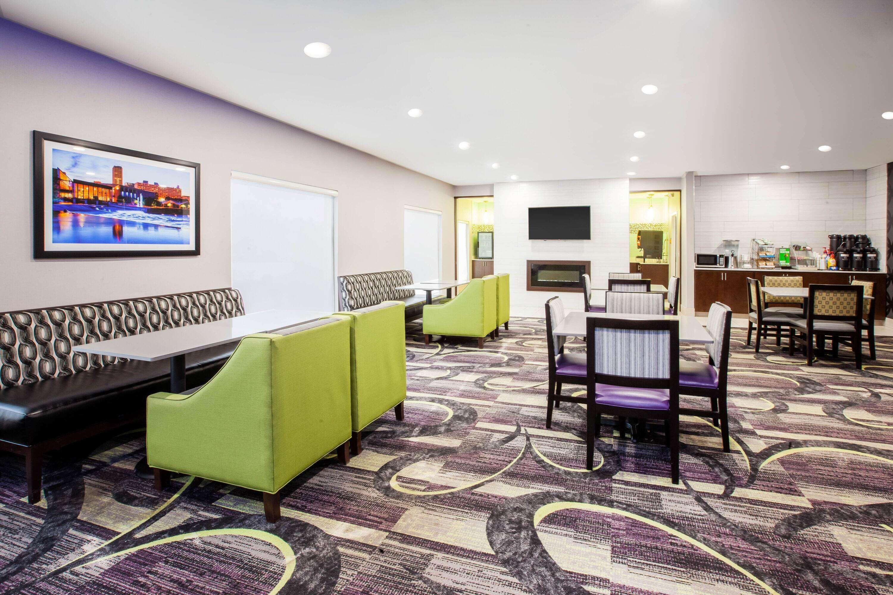La Quinta Inn And Suites By Wyndham Elkhart Exteriér fotografie